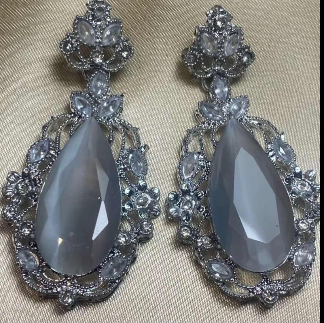 Vintage Pear Drop Earnings in Silver Finish