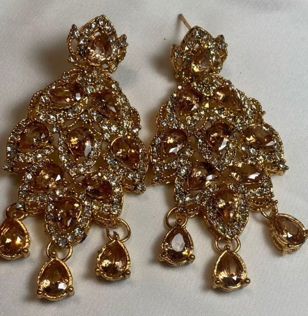 Nida Earrings With Stonework Gold Finish