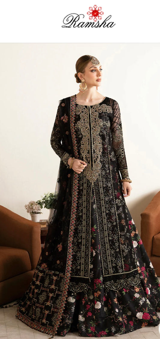 Ramsha Farshi Jacket Style Outfit