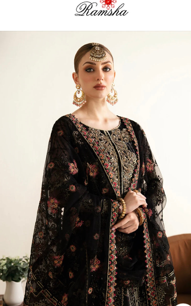 Ramsha Farshi Jacket Style Outfit